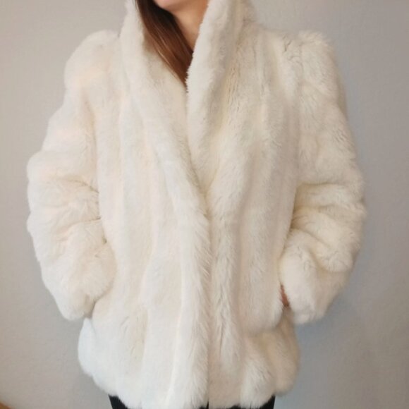 Beautiful Faux Fur Coat Size 11 / 12 - Picture 14 of 16